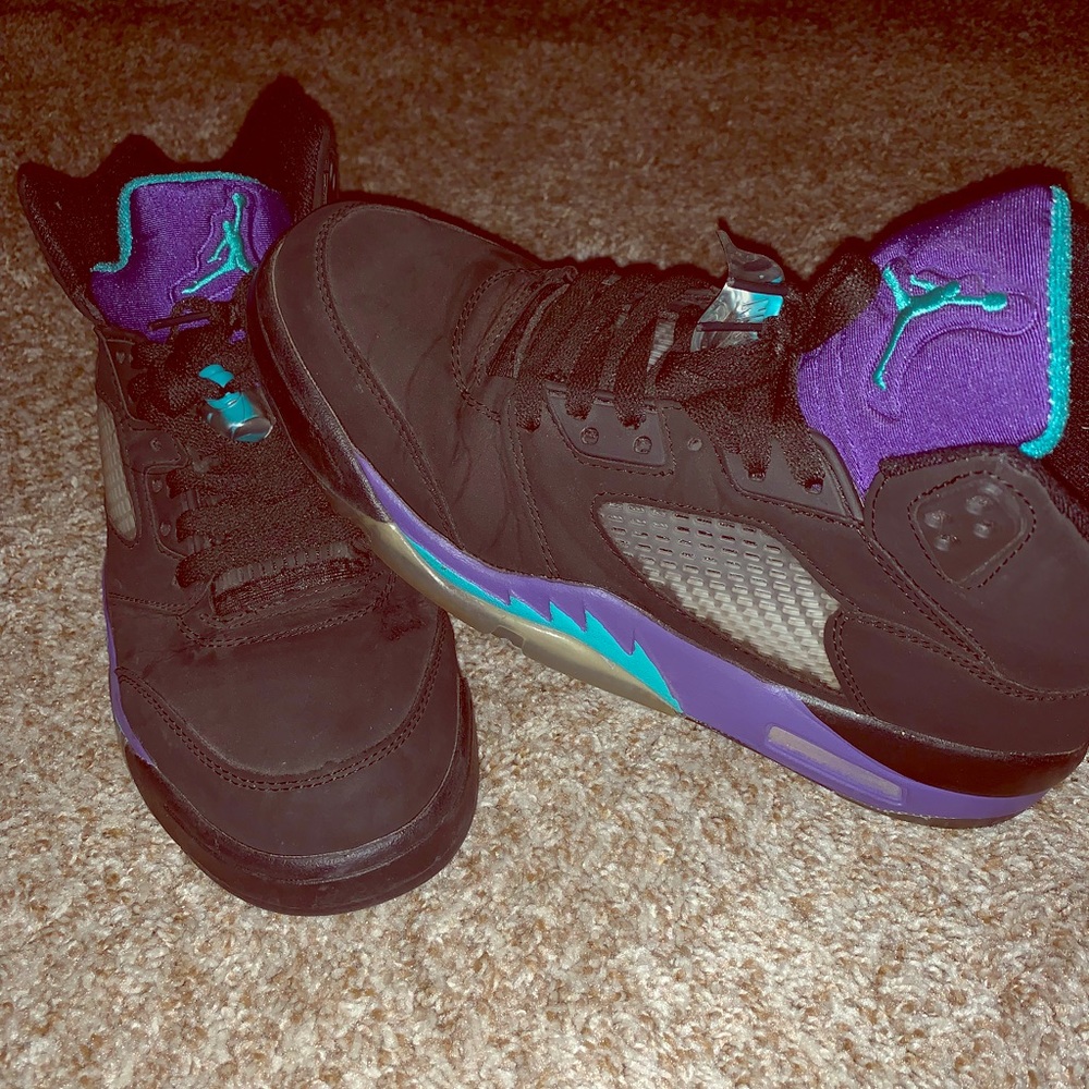 Black Jordan grape 5